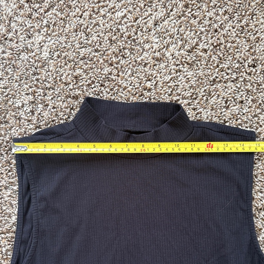 Sleeveless Black Mock-neck Ribbed Knit Top - Picture 7 of 7